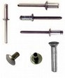Installer et retirer des rivets